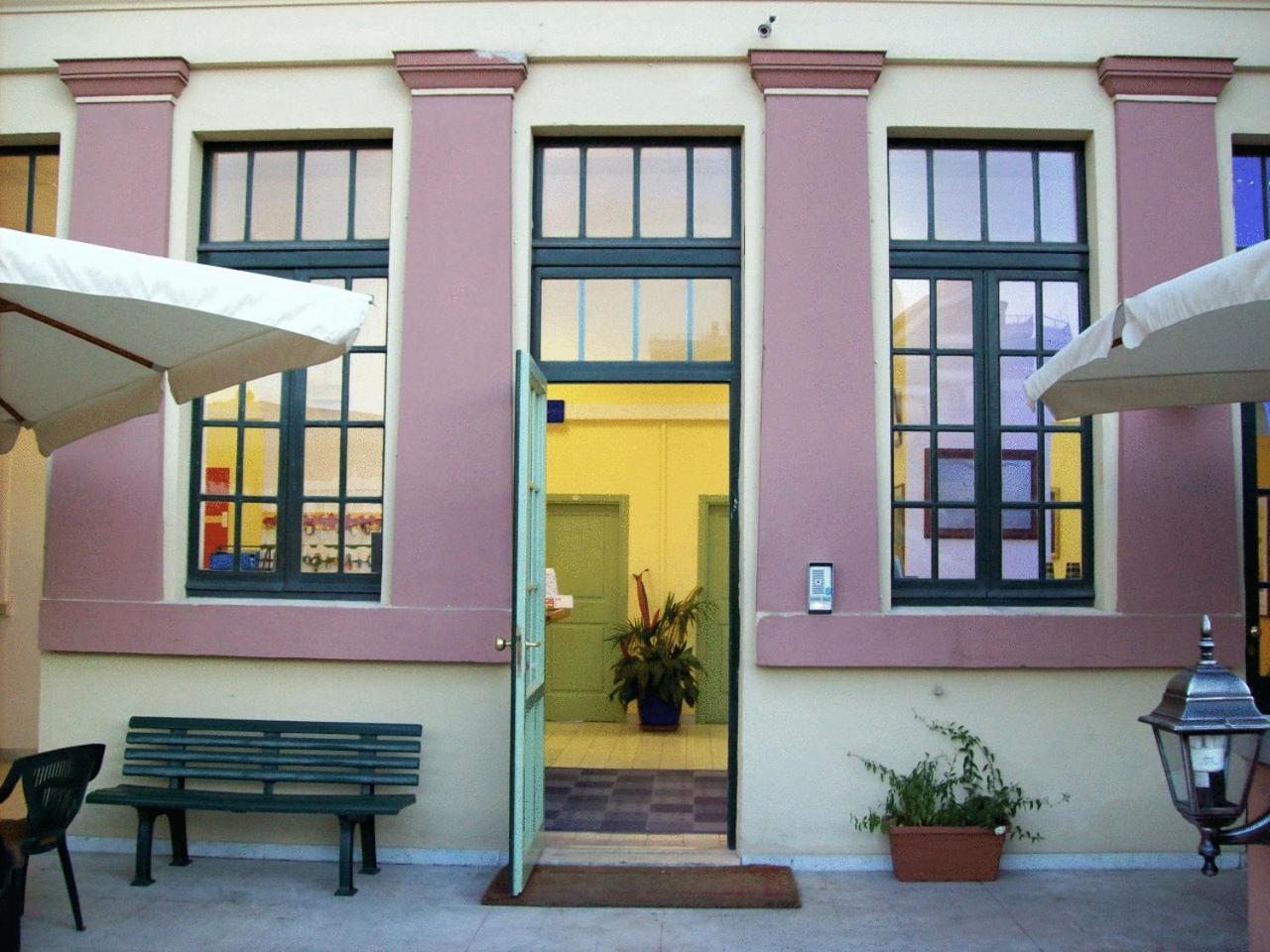 Litus Roma Hostel Lido di Ostia Dış mekan fotoğraf Entrance to the museum